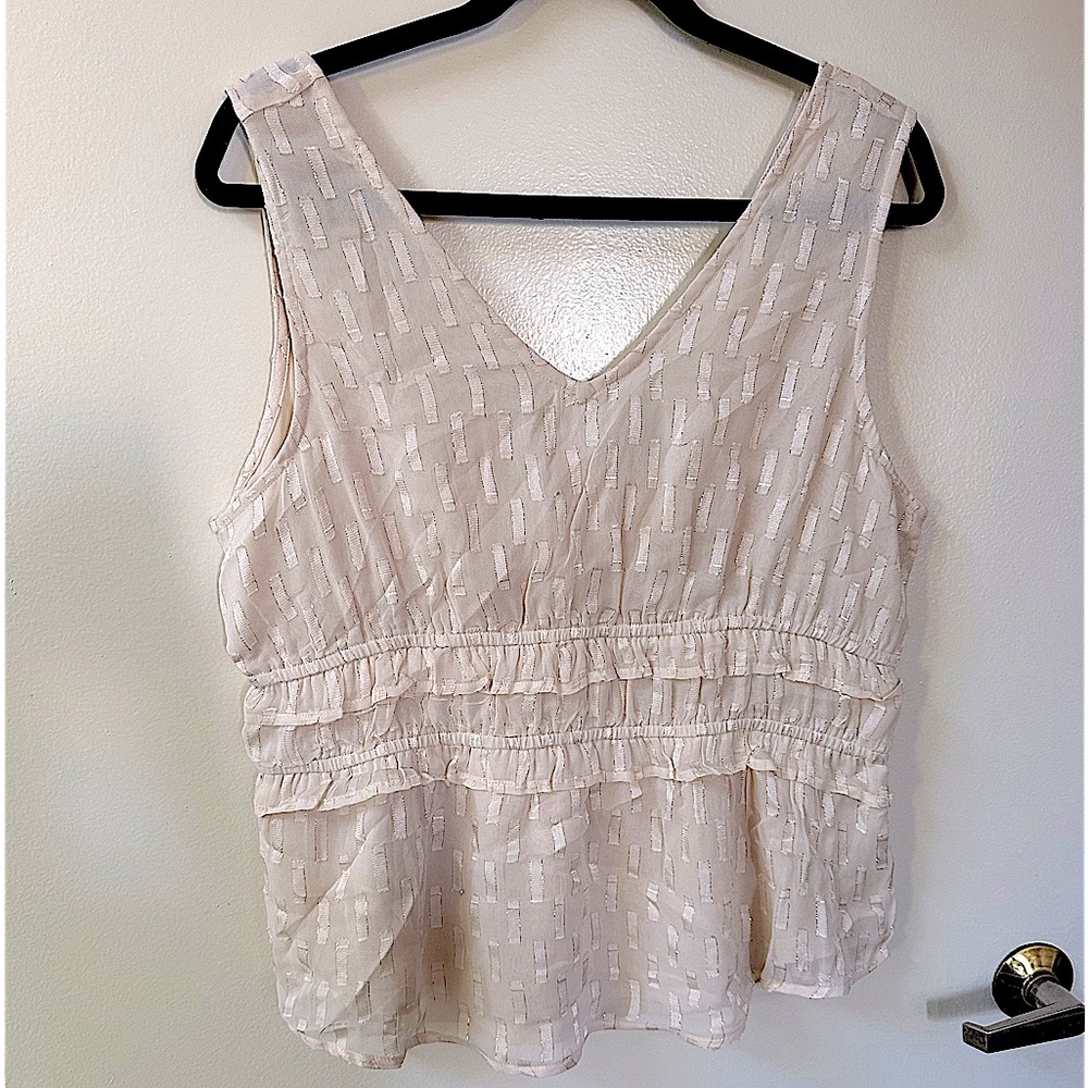 NWT! Express cream blouse with metallic gold details and ruffles in size large - Picture 2 of 6